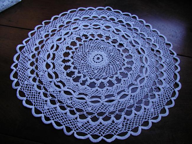 Gorgeous round table centre in crochet lace