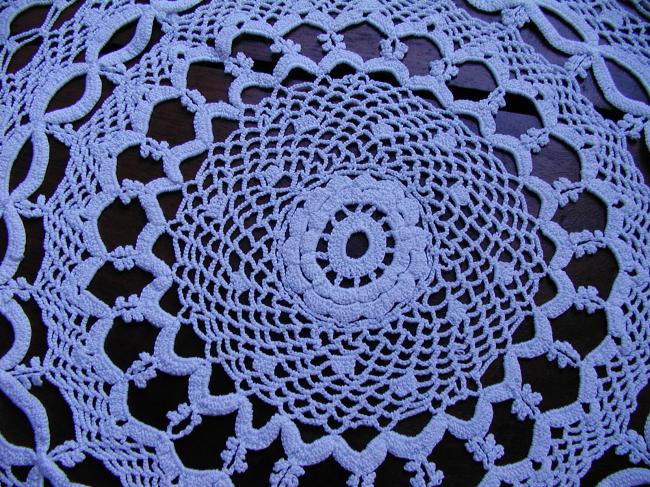 Superbe centre de table rond en dentelle de crochet