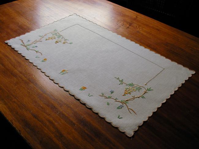 Lovely trolley mat with flowers embroidery