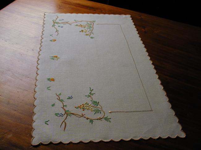 Lovely trolley mat with flowers embroidery