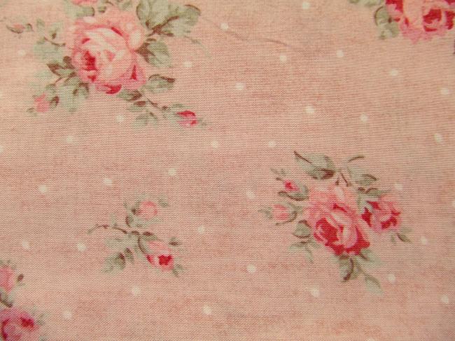 Coupon de coton à fond vieux rose nuagé & petits pois, motif de roses(Lecien)