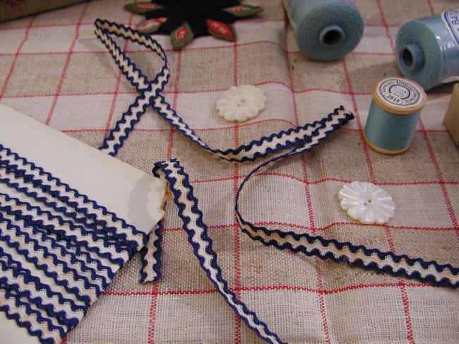 Très gracieux  ancien ruban serpentine de couleur blanc et bleu marine 9mm