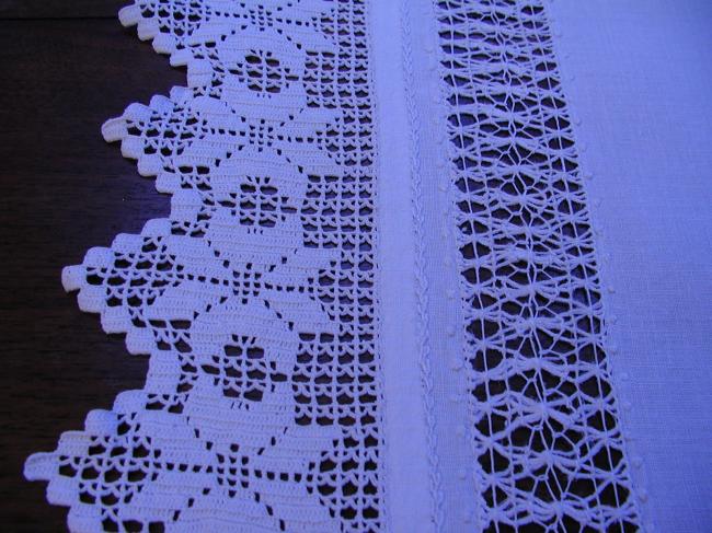 Spectacular drawn thread works and crochet lace rectangular table centre