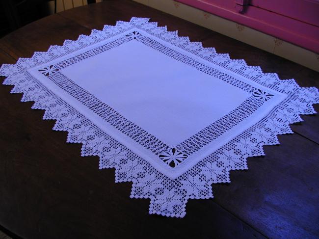 Spectacular drawn thread works and crochet lace rectangular table centre