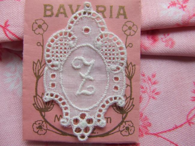 Splendide monogramme Z dans un cartouche ajouré en fine batiste 1900-20