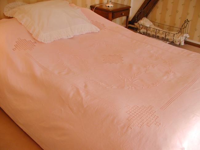 Superb pink linen bedspread with drawn thread and embroidered flowers 1900