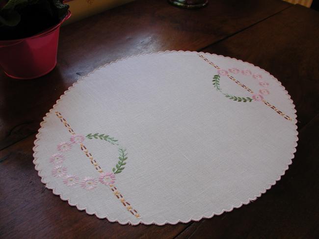 Very pretty oval table centre with pink flowers
