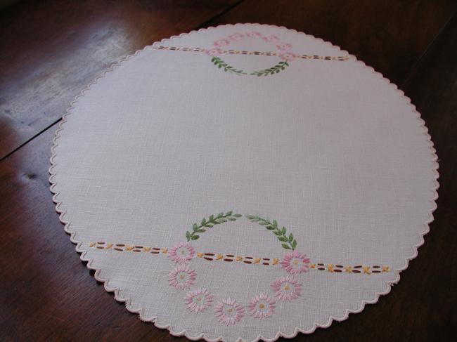 Very pretty oval table centre with pink flowers