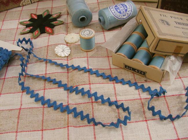 Très joli ancien galon croquet de couleur Bleu Canard (10mm)