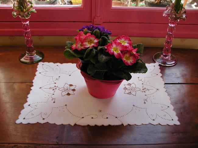Charming traycloth ou table centre in  hand made Madeira embroidery