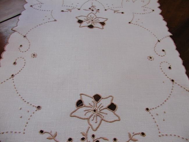 Charming traycloth ou table centre in  hand made Madeira embroidery