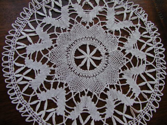 Lovely set of 3 round doilies with  bobbin Cluny lace