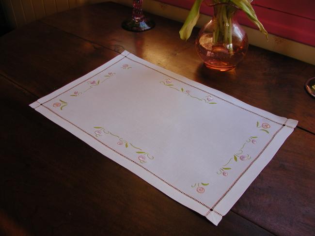 So romantic  embroidered  flowers traycloth