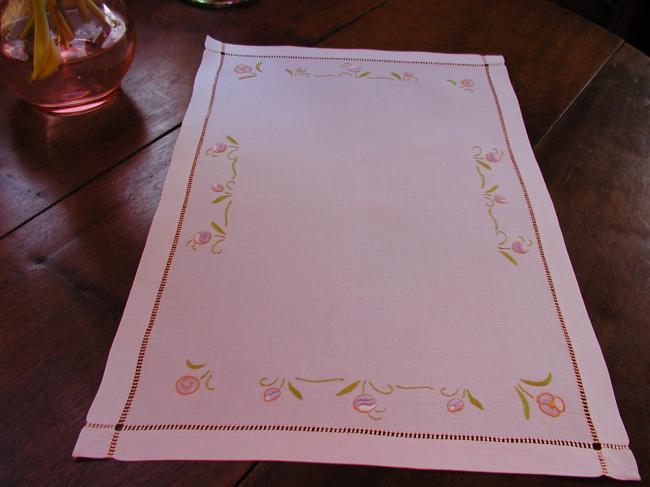 So romantic  embroidered  flowers traycloth