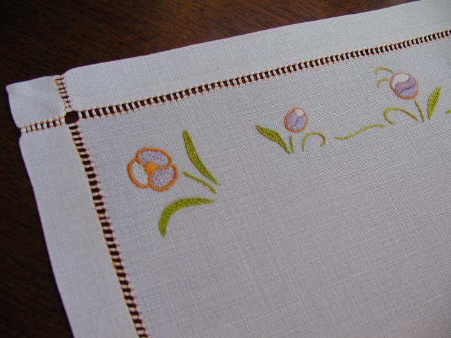 So romantic  embroidered  flowers traycloth