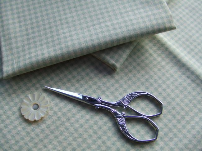 Coupon de coton à fond écru à petits carreaux Vichy (Moda)couleur gris bleu