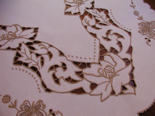 Breathtaking Madeira Table runner 1930