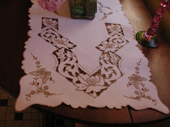 Breathtaking Madeira Table runner 1930