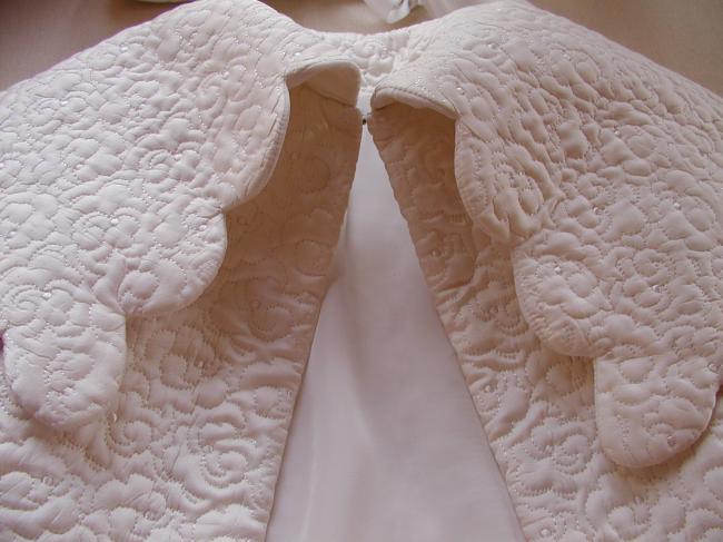 Gorgeous baby coat and its matching bonnet, in quilted ivory silk 1900