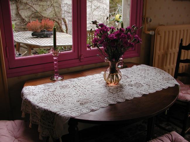 Stunning table runner in Milan, Reticella, filet and battenburg lace 1890