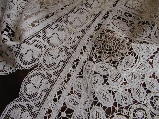 Stunning table runner in Milan, Reticella, filet and battenburg lace 1890