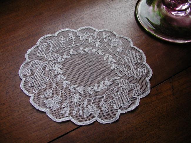 So charming set of 6 oval coasters in tambour embroidered net