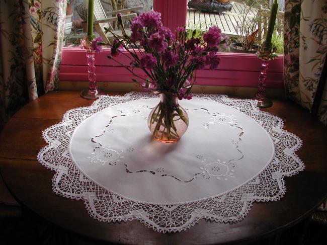 Gorgeous round table centre with Richelieu works and Cluny bobbin lace 1910
