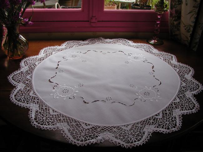 Gorgeous round table centre with Richelieu works and Cluny bobbin lace 1910