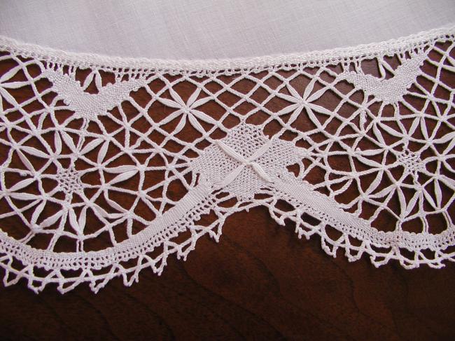 Gorgeous round table centre with Richelieu works and Cluny bobbin lace 1910