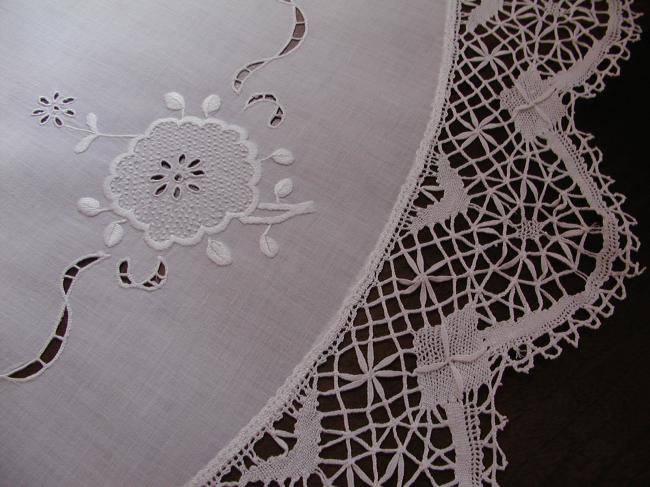 Gorgeous round table centre with Richelieu works and Cluny bobbin lace 1910