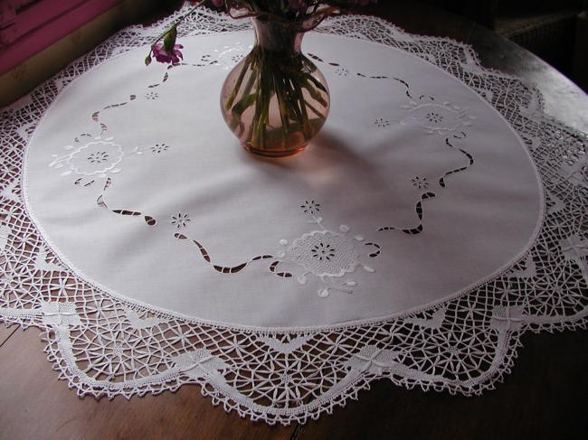 Gorgeous round table centre with Richelieu works and Cluny bobbin lace 1910