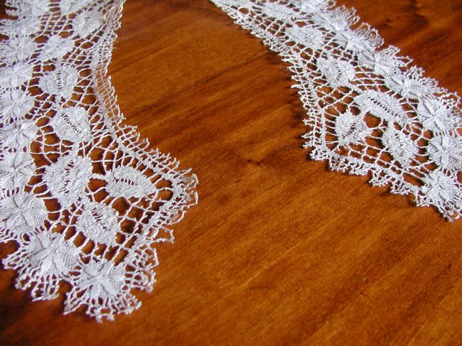 Gorgeous collar in very fine bobbin Cluny lace 19th century