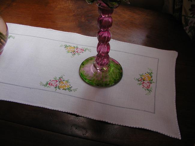So pretty cross stitches table runner with roses