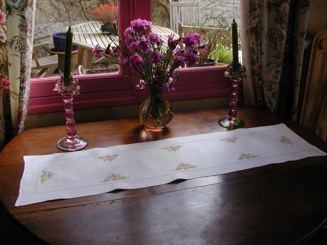 So pretty cross stitches table runner with roses