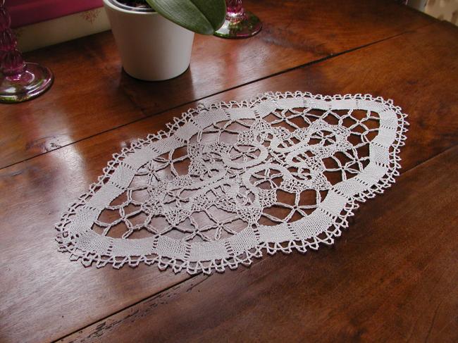 Lovely oval table centre in Cluny lace called 'au torchon'