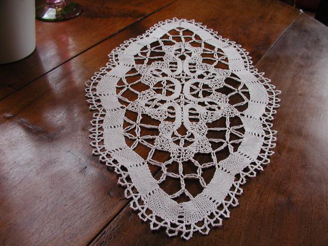 Lovely oval table centre in Cluny lace called 'au torchon'