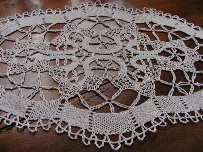 Lovely oval table centre in Cluny lace called 'au torchon'