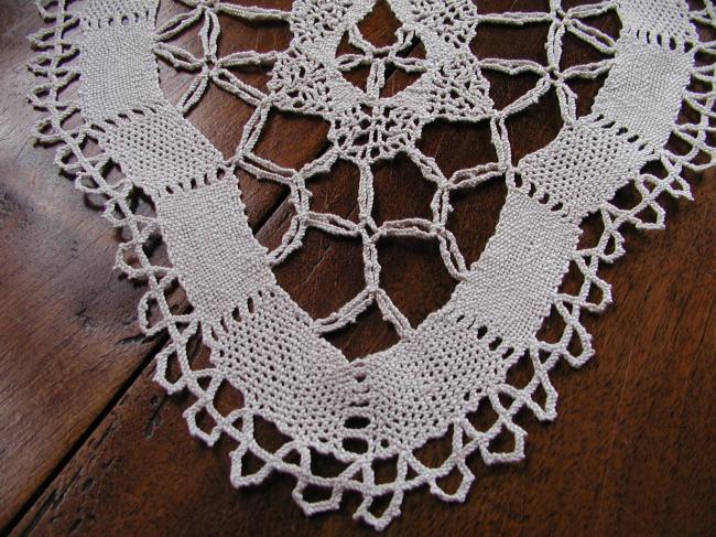 Lovely oval table centre in Cluny lace called 'au torchon'