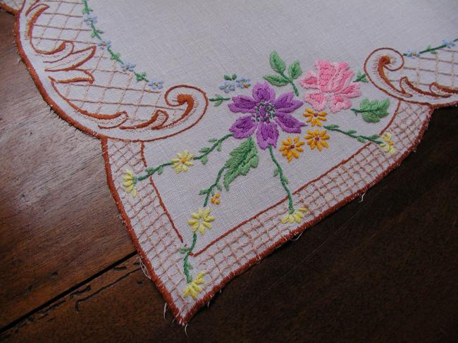Very pretty hand embroidered floral table centre