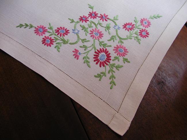 So pretty floral embroidered table centre