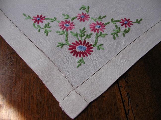 So pretty floral embroidered table centre