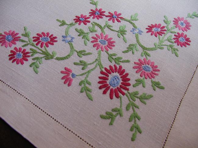 So pretty floral embroidered table centre